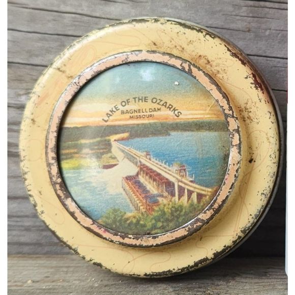 VINTAGE Tin Sewing Kit Souvenir OZARKS Travel orig threads, aged patina, - Picture 2 of 8